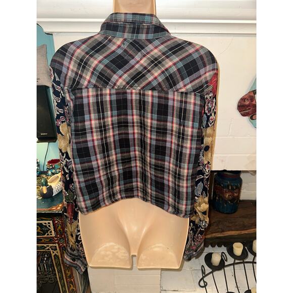 NWOT FURST OF A KIND VINTAGE PLAID CROP SHIRT FLORAL SLEEVES OSFA PATCHWORK - Picture 3 of 6